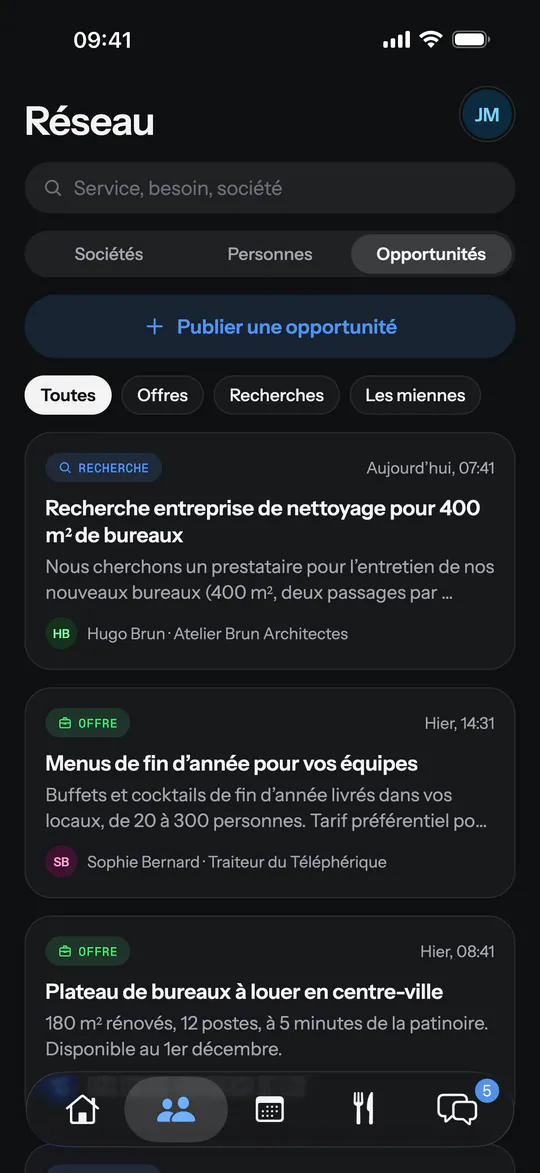 Écran de l'app (Démoniak Hockey) : Opportunités. Offres et recherches publiées par les partenaires (nettoyage de bureaux, traiteur, plateau à louer), bouton « Publier une opportunité ».