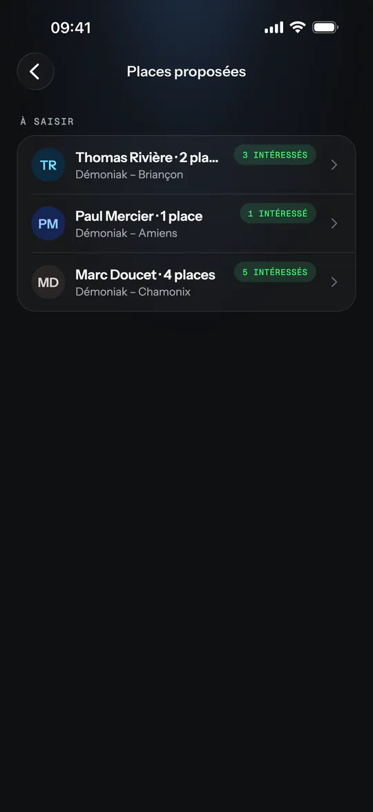 Écran de l'app (Démoniak Hockey) : Places proposées. Places cédées par des partenaires pour les prochains matchs, avec le nombre d'intéressés.
