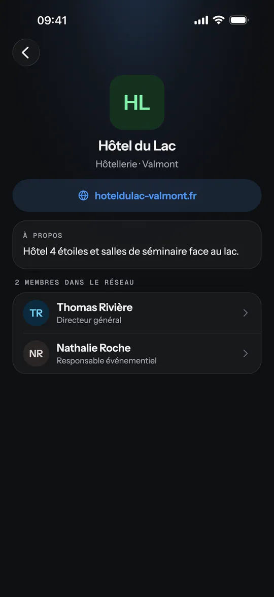 Écran de l'app (Démoniak Hockey) : Fiche société. Fiche de l'Hôtel du Lac : secteur, ville, site web, présentation et membres de la société dans le réseau.