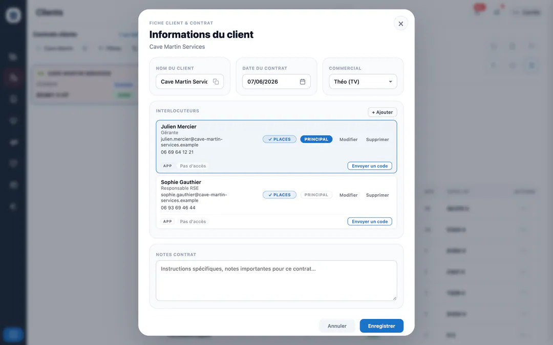 Écran de STRAW web (Démoniak Hockey (mode démo)) : Fiche client — interlocuteurs. Fenêtre « Informations du client » : commercial, date du contrat, interlocuteurs (principal, places) et accès à l'app avec le bouton « Envoyer un code ».